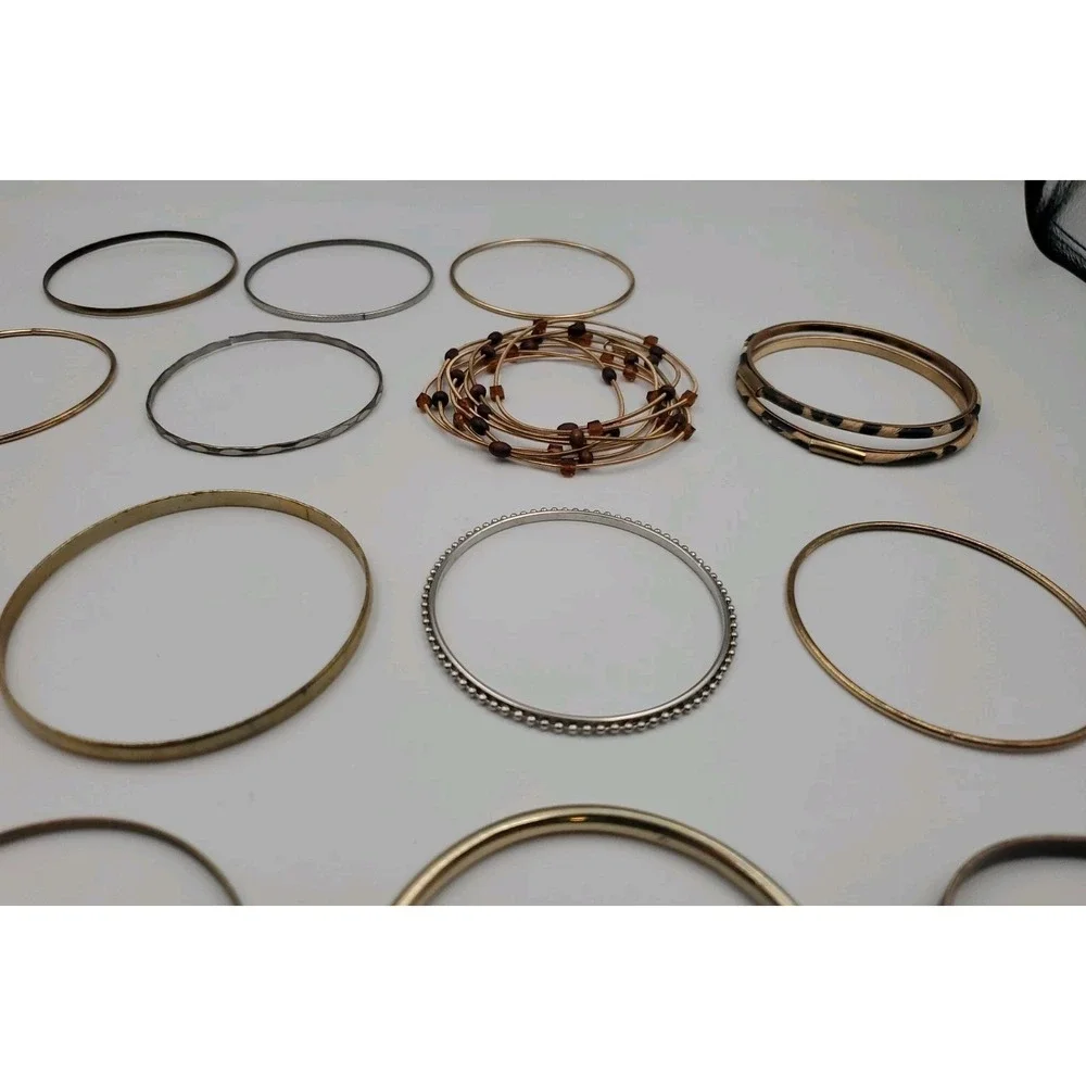 Lot Of Bracelets Bangles Skinny Metal Silver Gold Tone 23 Piece‎